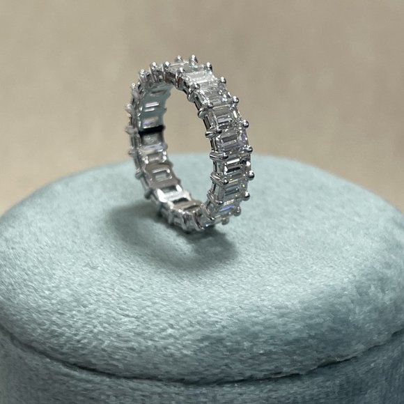 5.46 CT Emerald Eternity Band - Picture 4 of 9